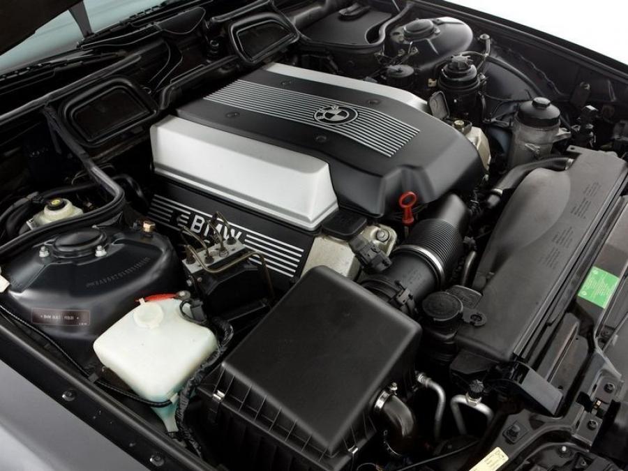  BMW 740i Sport Pack 1999 года  (фото 8 из 11)